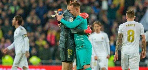 كورتوا: تير شتيجن صاحب الفضل في صدارة برشلونة للدوري الإسباني وليفاندوفسكي منحهم ميزة إضافية